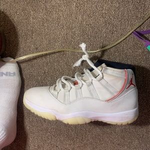 Jordan 11 platinum